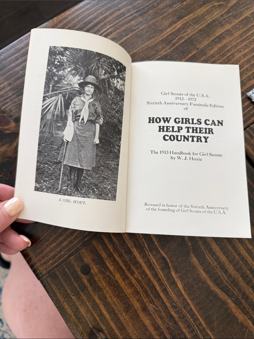 How Girls Can Help Their Country — Light Blue Facsimile Handbook - Picture 4 of 5